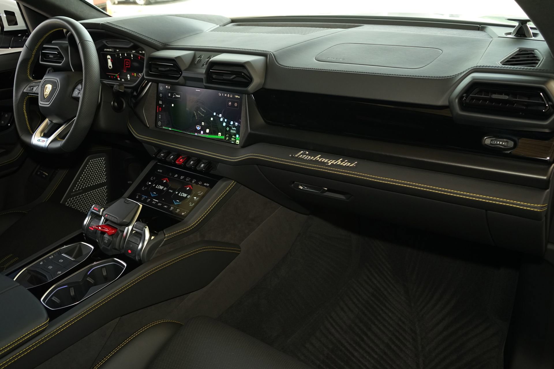 Used 2025 Lamborghini Urus SE AWD/4WD image 13