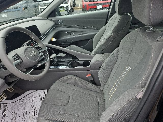 Certified 2025 Hyundai Elantra SEL FWD image 9