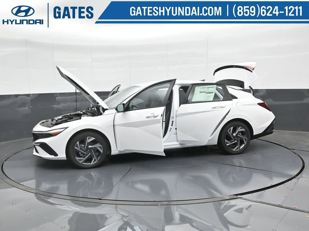 Used 2025 Hyundai Elantra Sport image 57