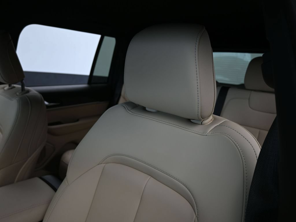 Used 2026 Jeep Grand Cherokee Limited RWD image 15