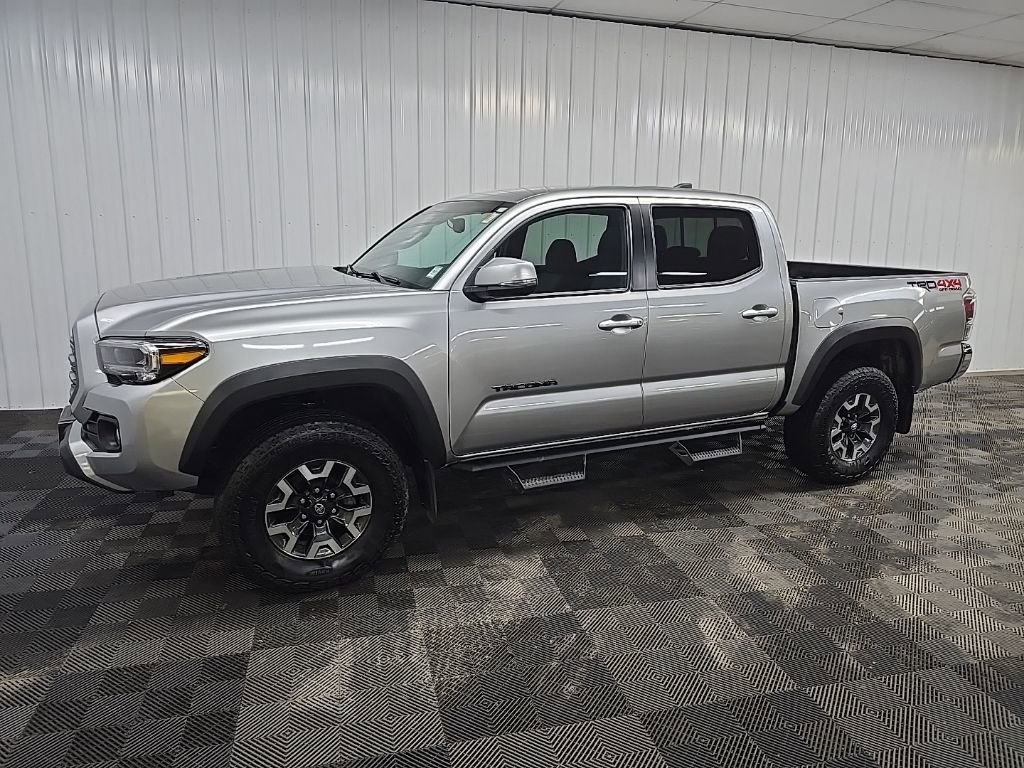 Used 2023 Toyota Tacoma TRD Off-Road w/ Black Out Package (TMS) AWD/4WD image 6