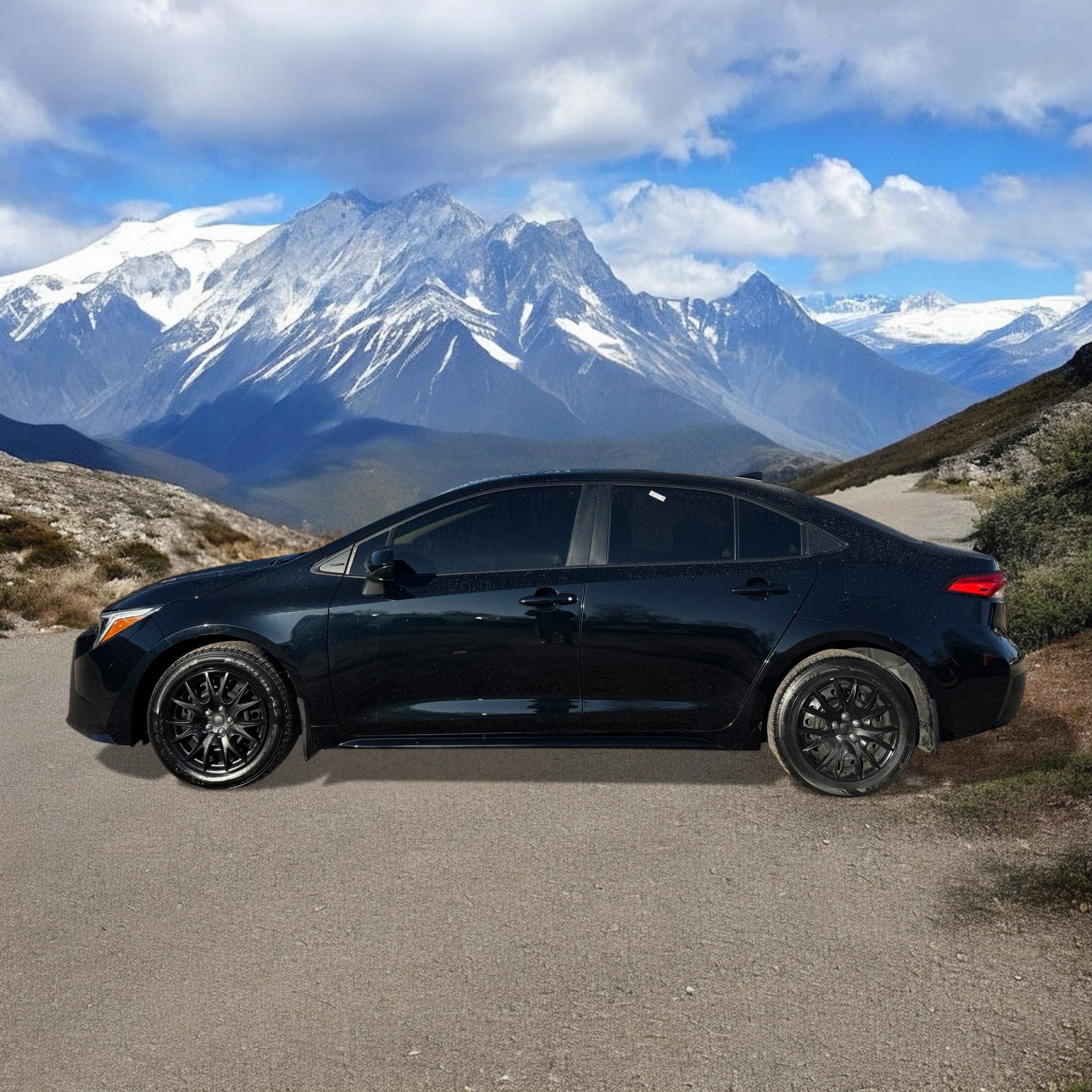 Used 2024 Toyota Corolla LE image 2