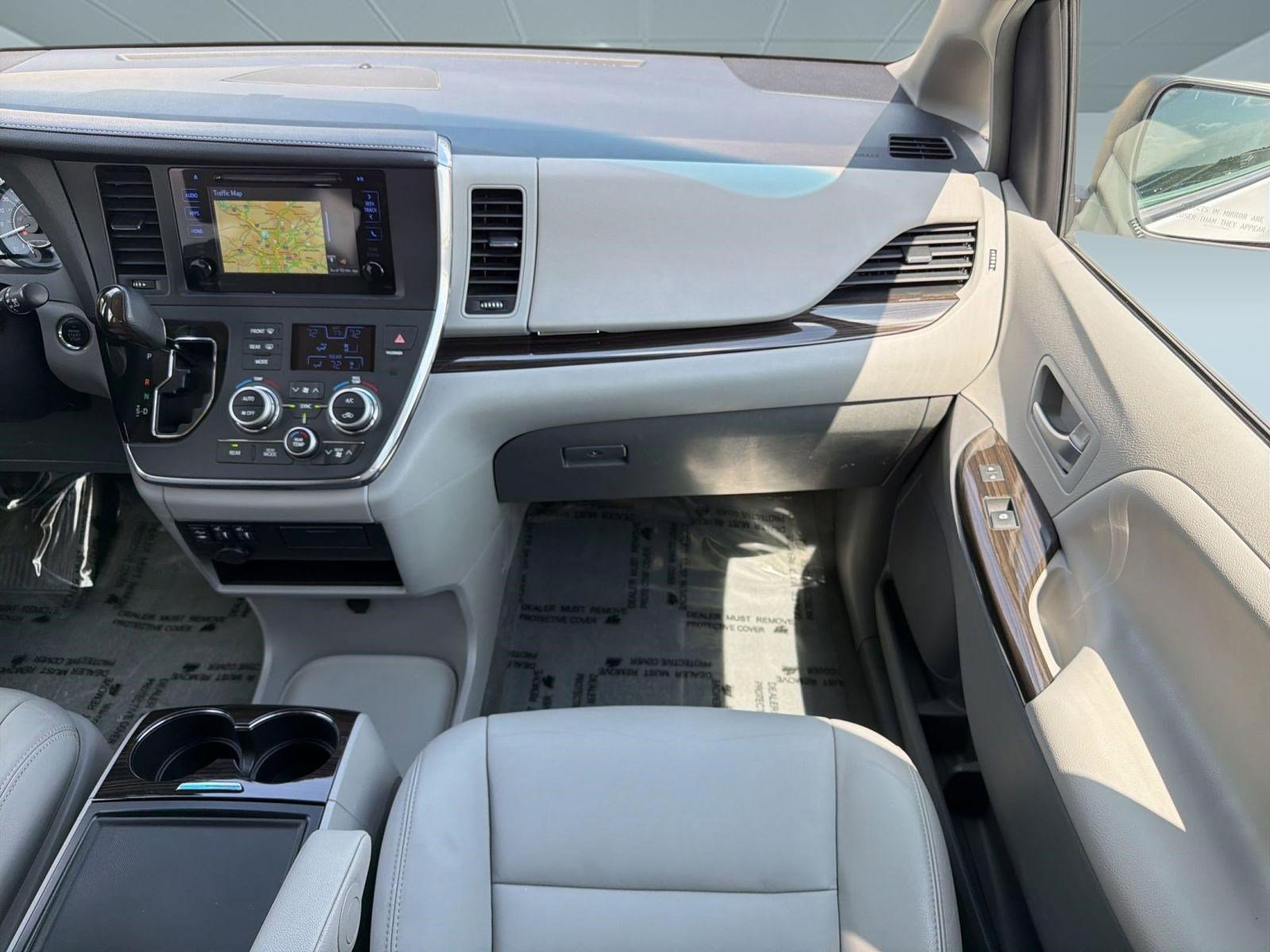 Used 2015 Toyota Sienna XLE image 29