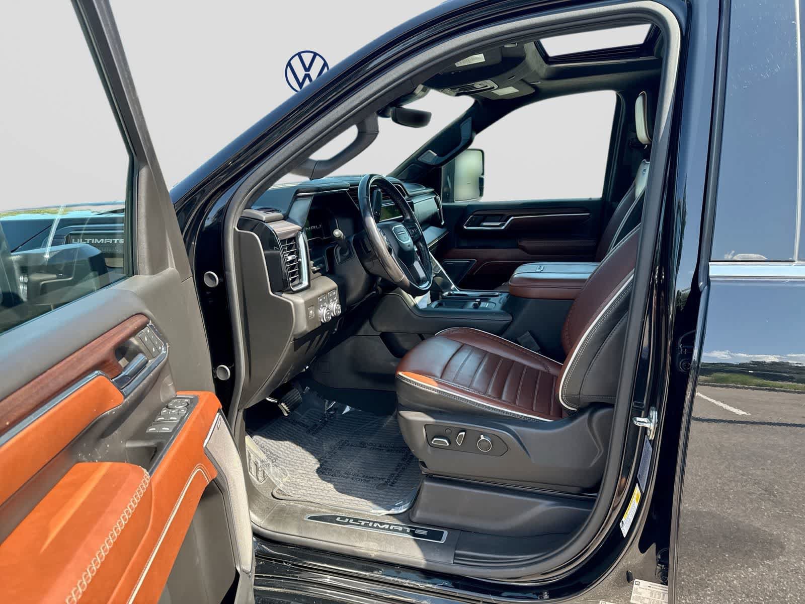Used 2024 GMC Sierra 3500 Denali Ultimate AWD/4WD image 10