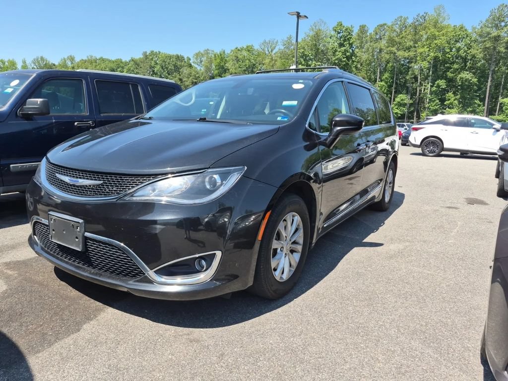 Used 2019 Chrysler Pacifica Touring-L FWD image 3