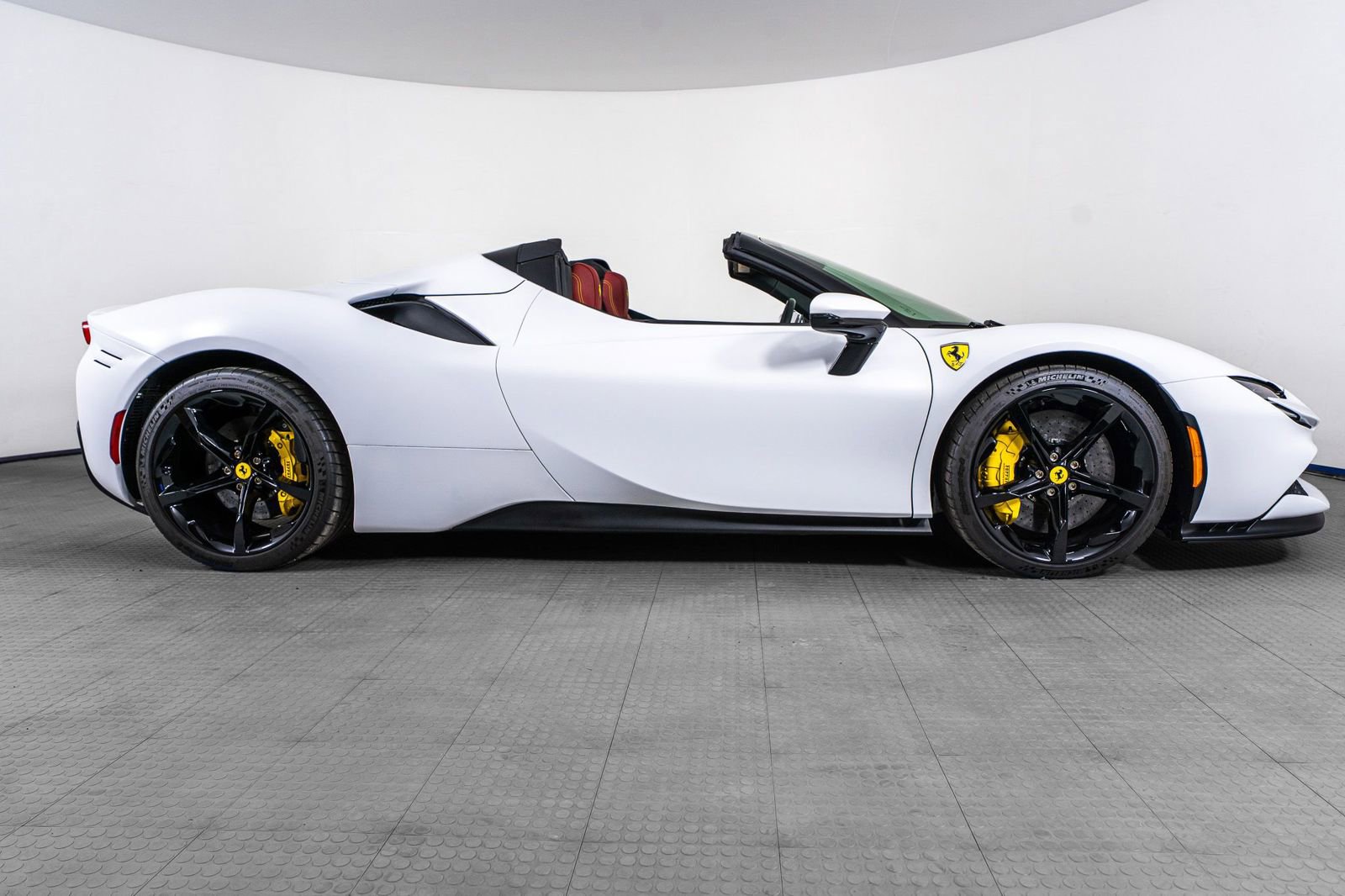 Certified 2024 Ferrari SF90 Spider AWD/4WD image 9