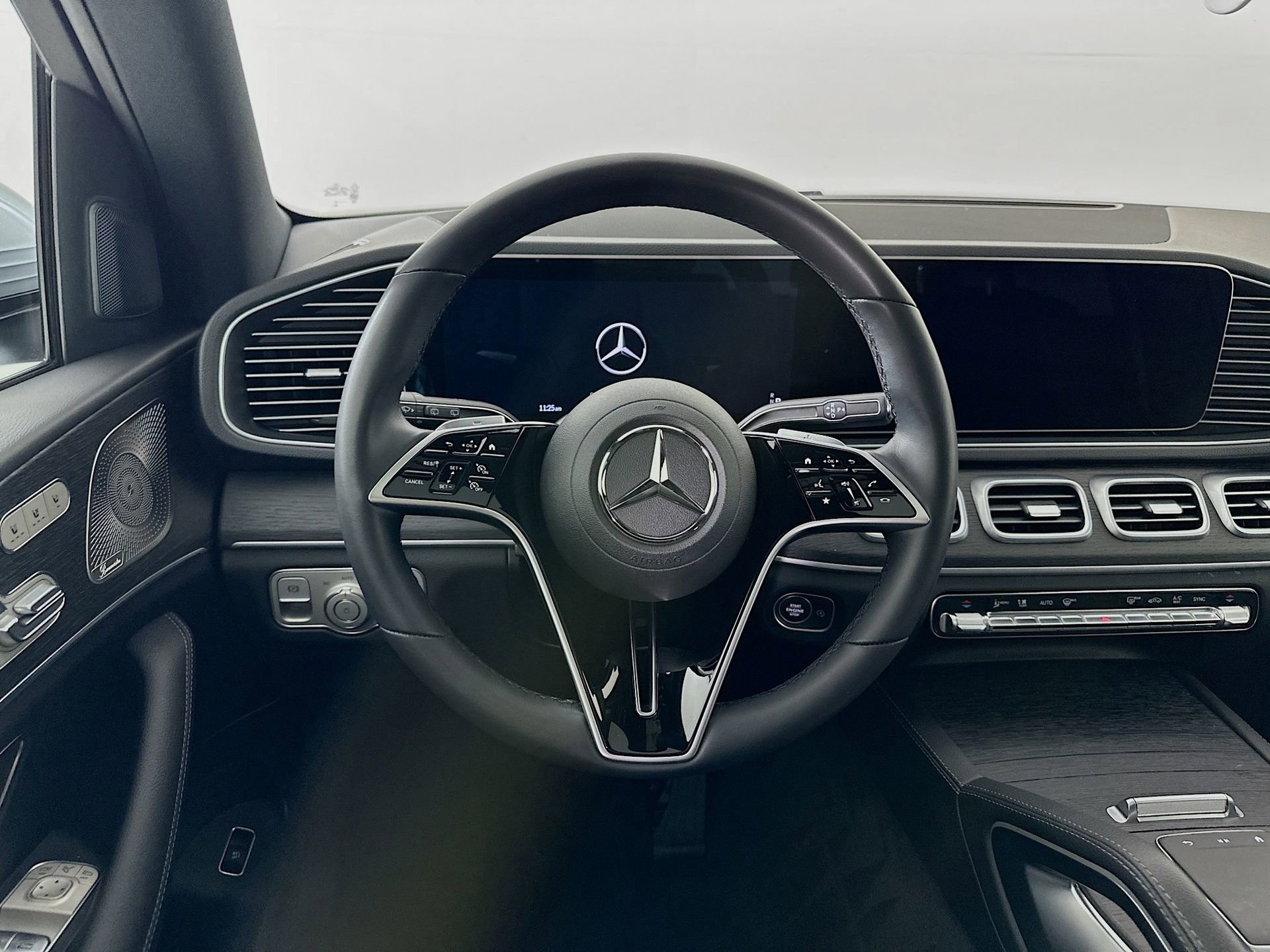 Used 2025 Mercedes-Benz GLE 350 4MATIC image 25