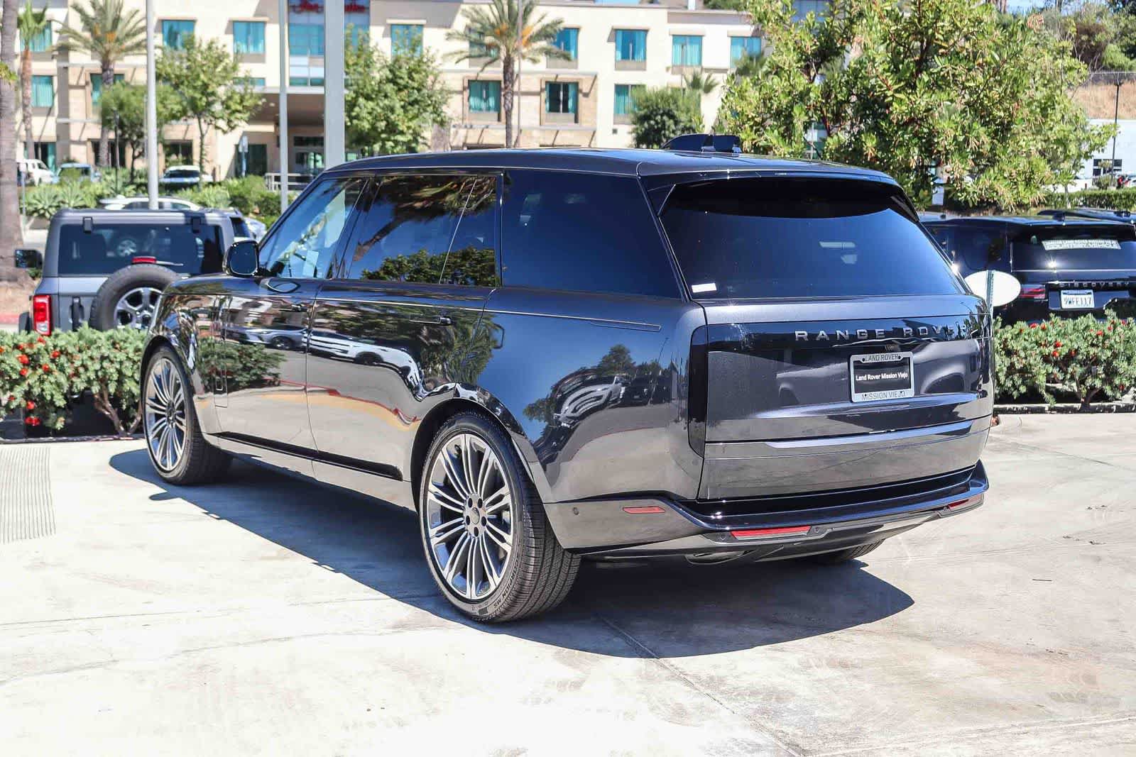 New 2026 Land Rover Range Rover Long Wheelbase SE AWD/4WD image 4