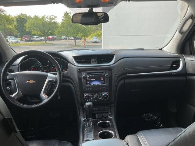Used 2015 Chevrolet Traverse LT FWD image 2
