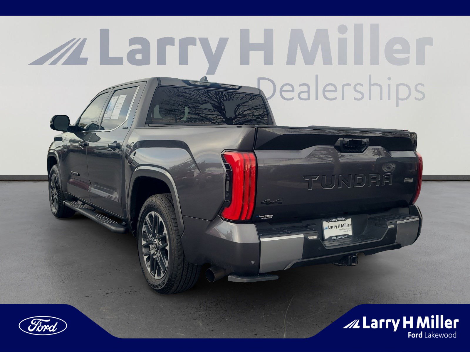 Used 2023 Toyota Tundra Limited w/ Power Package image 3