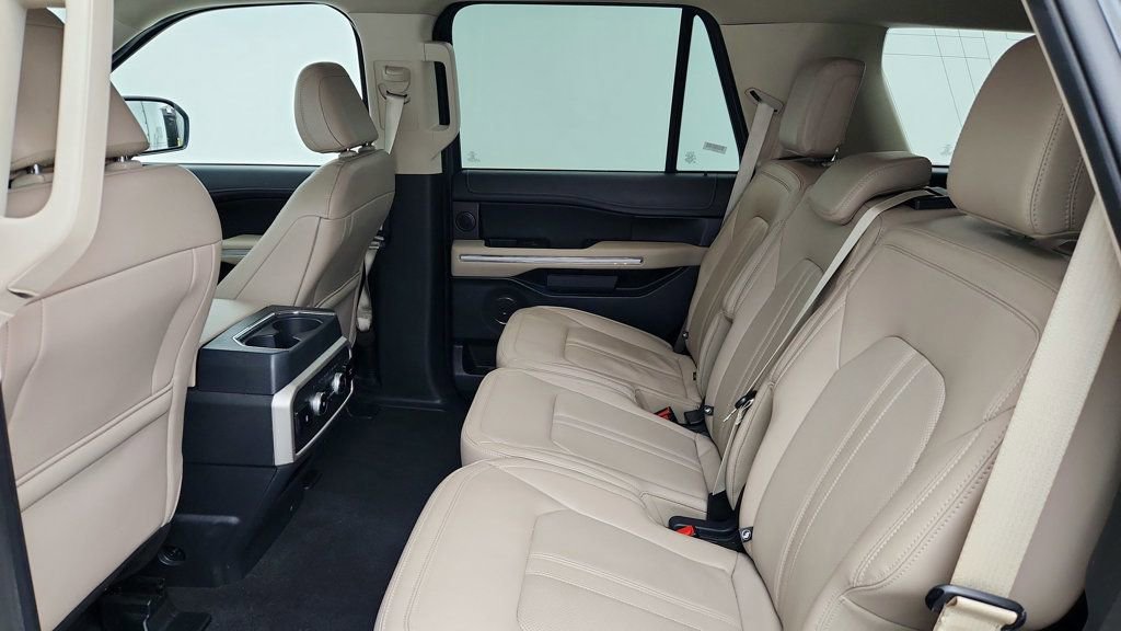 Used 2024 Ford Expedition Limited image 19