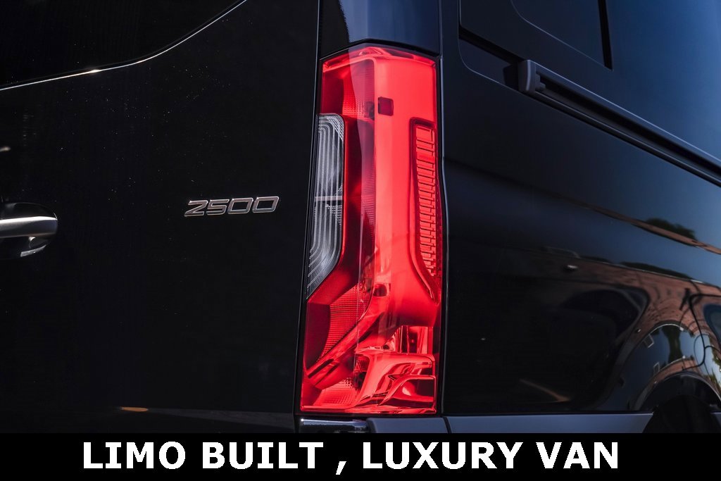 Used 2023 Mercedes-Benz Sprinter 2500 image 11