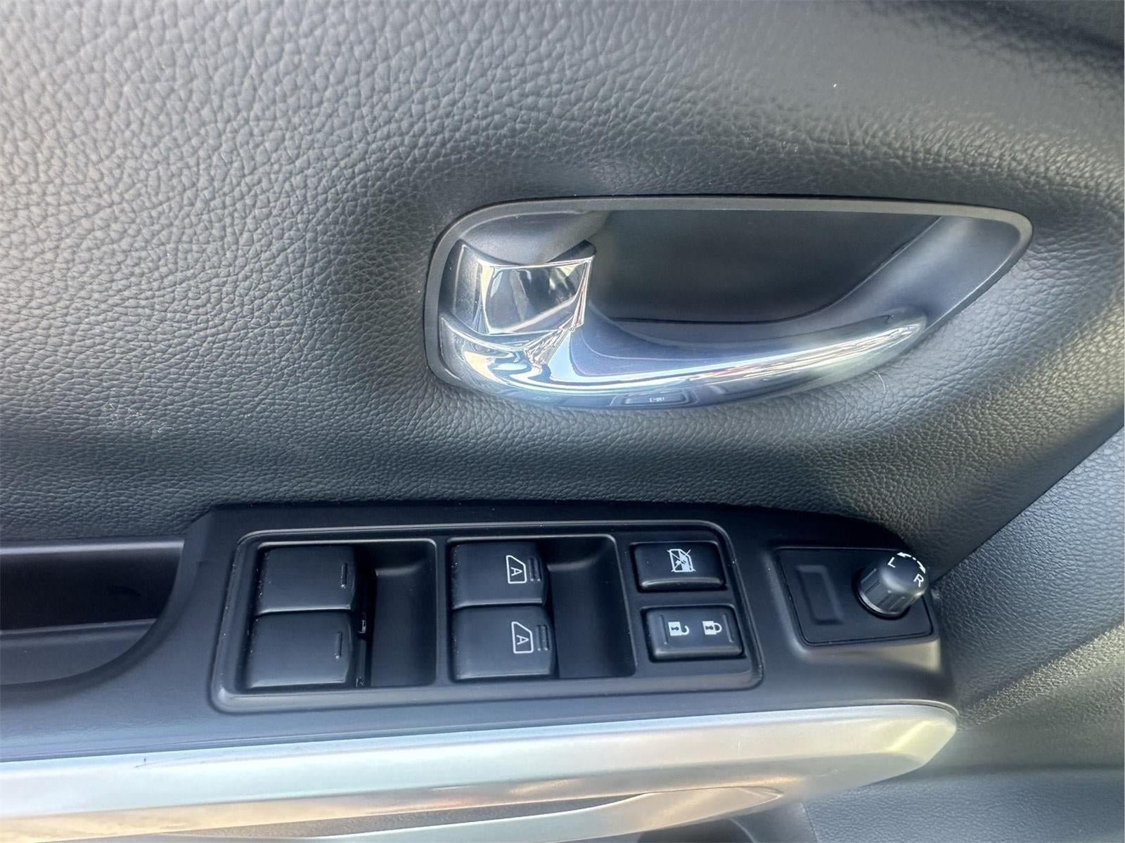 Used 2020 Nissan Titan SV w/ SV Convenience Package AWD/4WD image 13