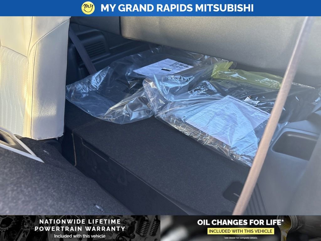 New 2026 Mitsubishi Outlander SEL image 12