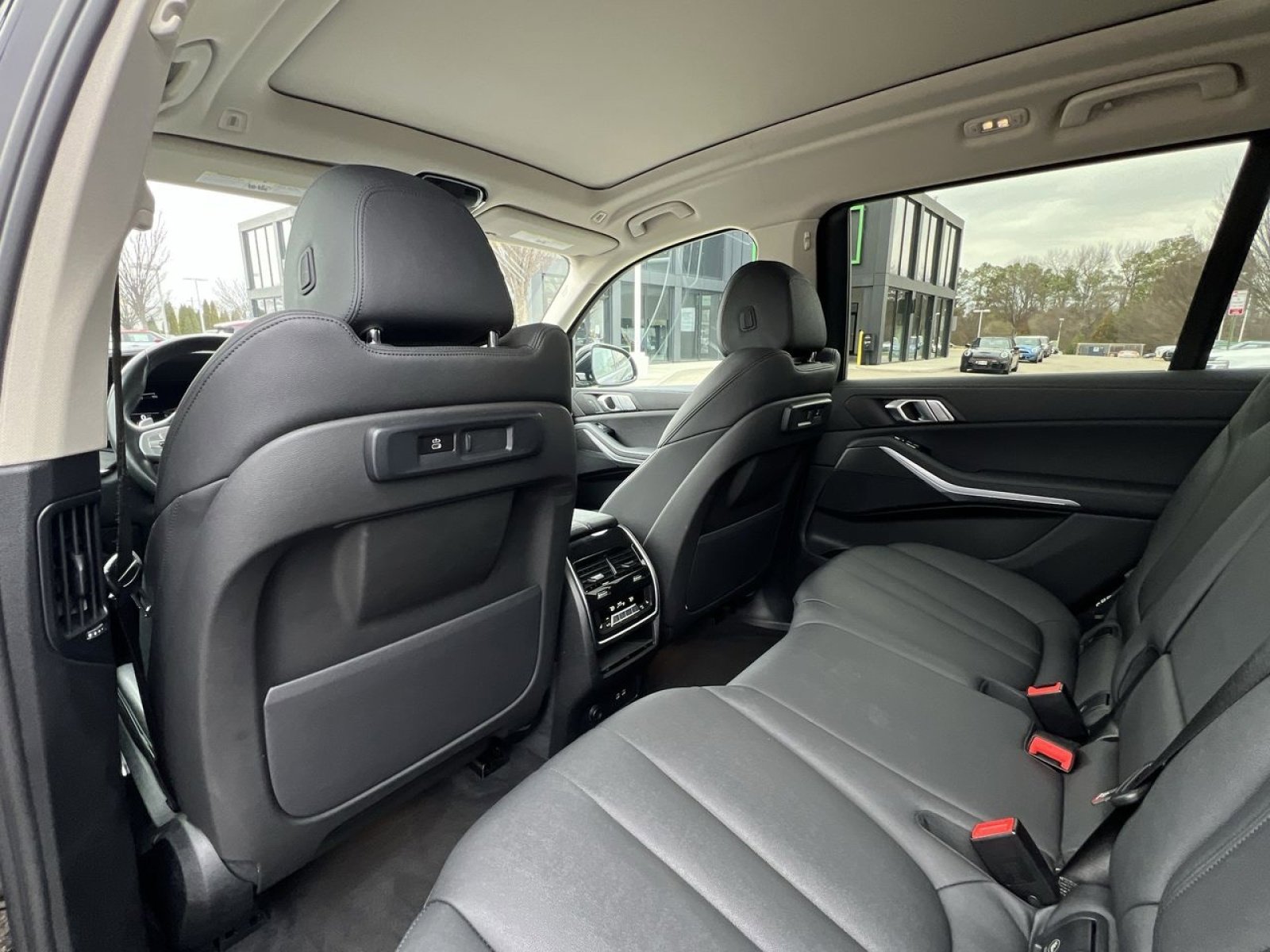 Used 2022 BMW X7 xDrive40i w/ Premium Package image 23