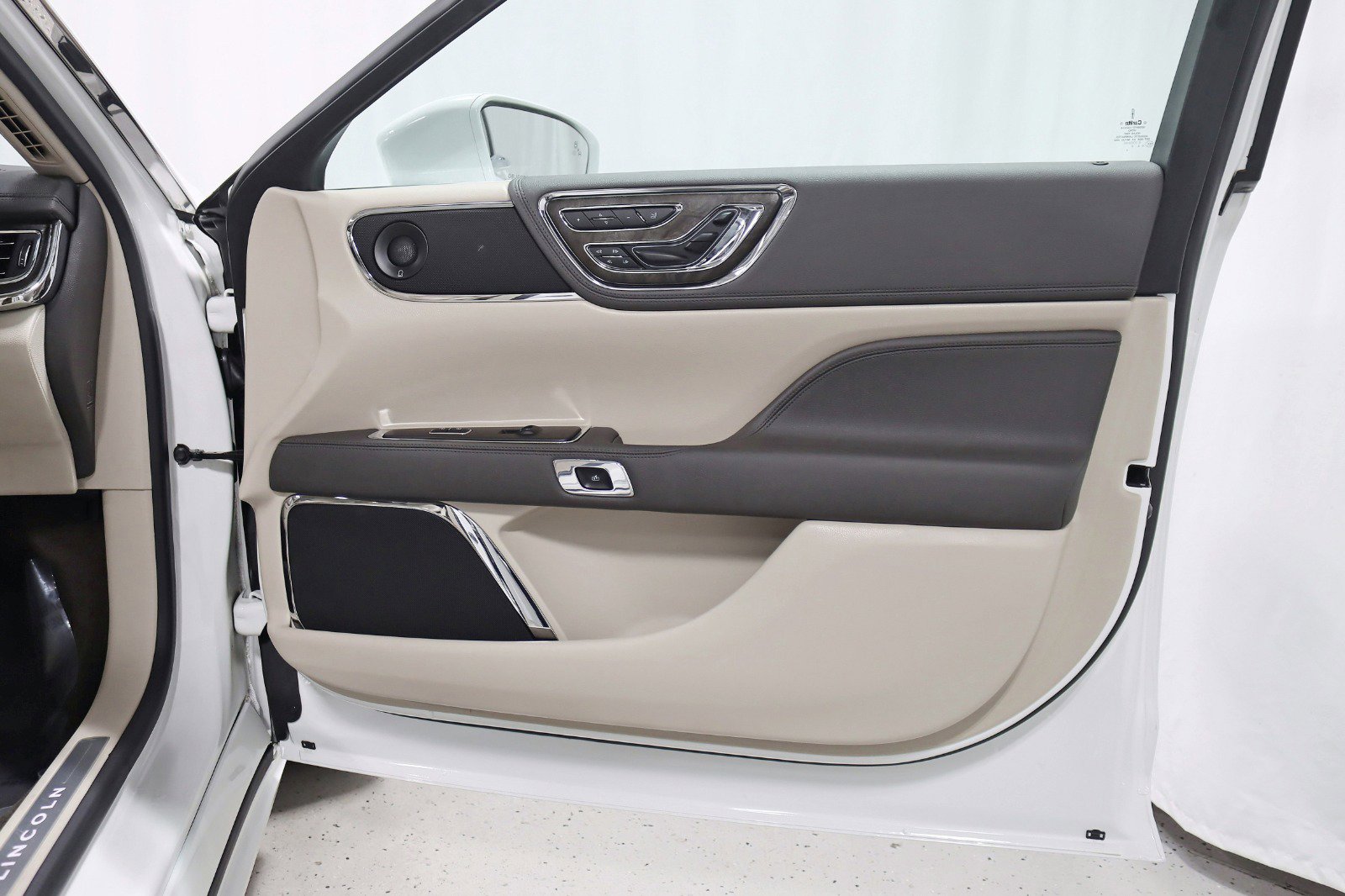 Used 2020 Lincoln Continental Reserve image 35