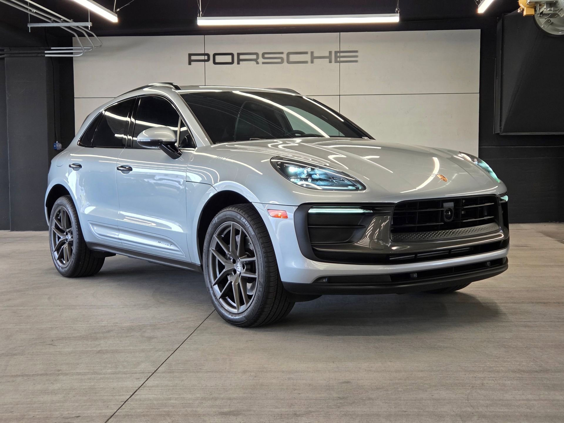 Certified 2024 Porsche Macan Turbo image 30