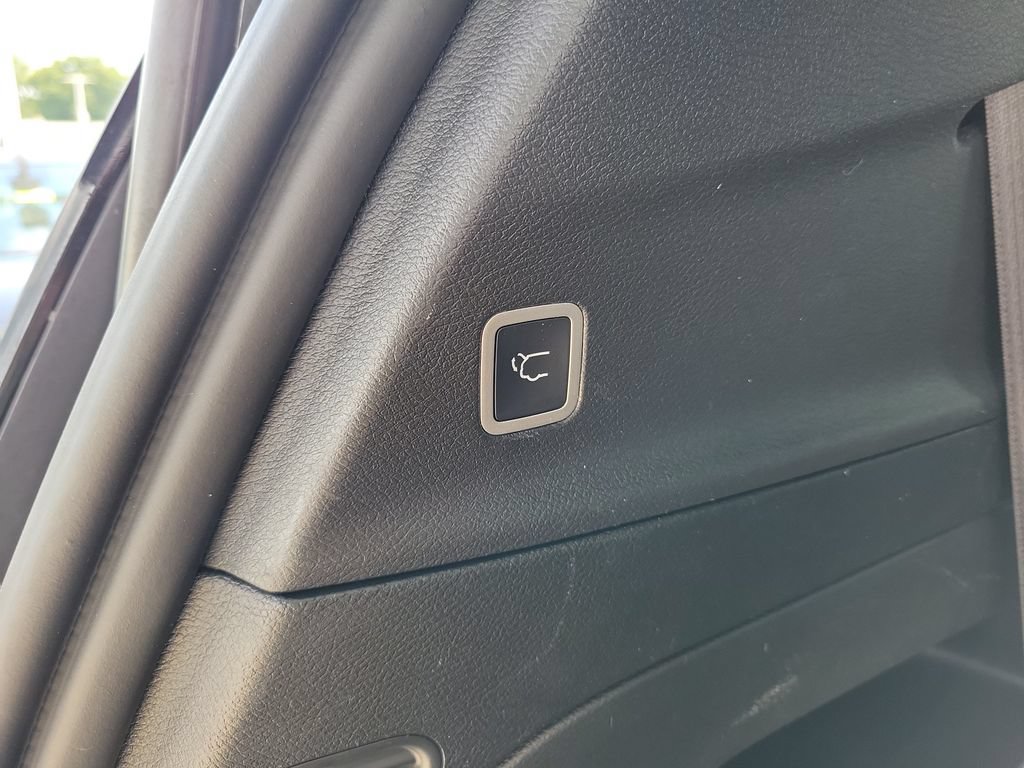 Used 2025 Chrysler Pacifica Select FWD image 8