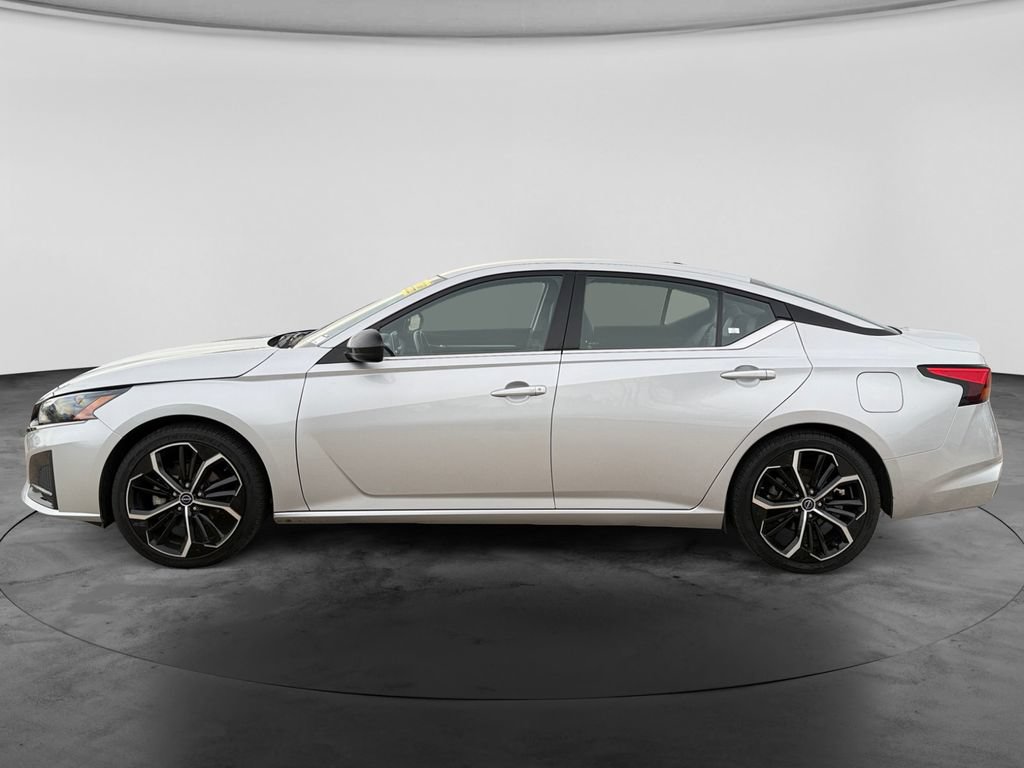 Used 2024 Nissan Altima 2.5 SR FWD image 5