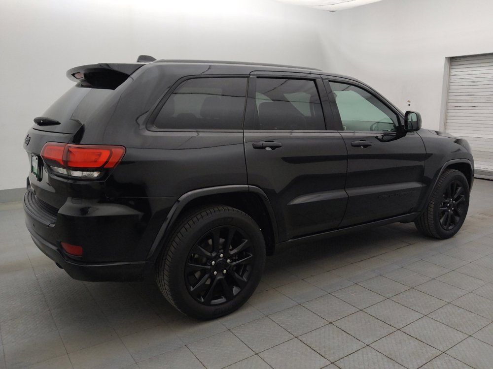 Used 2018 Jeep Grand Cherokee Altitude RWD image 10