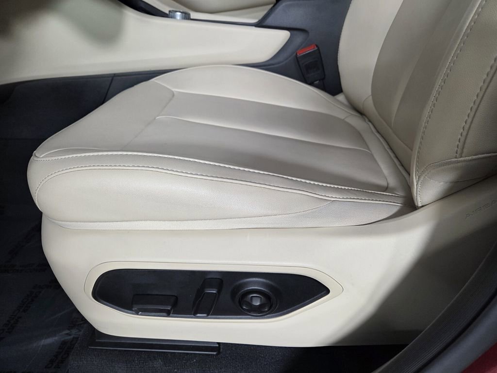 Certified 2025 Jeep Grand Cherokee Limited w/ Black Appearance Package image 25