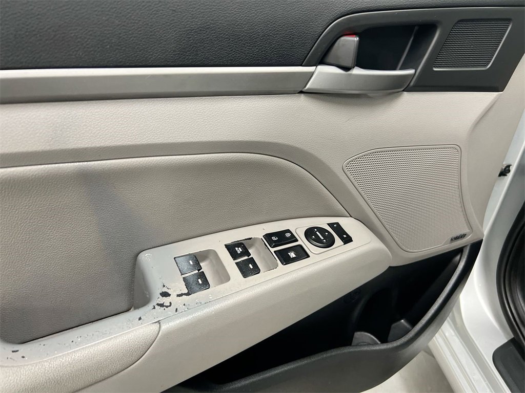 Used 2017 Hyundai Elantra Limited w/ Limited Tech Package 04 image 22