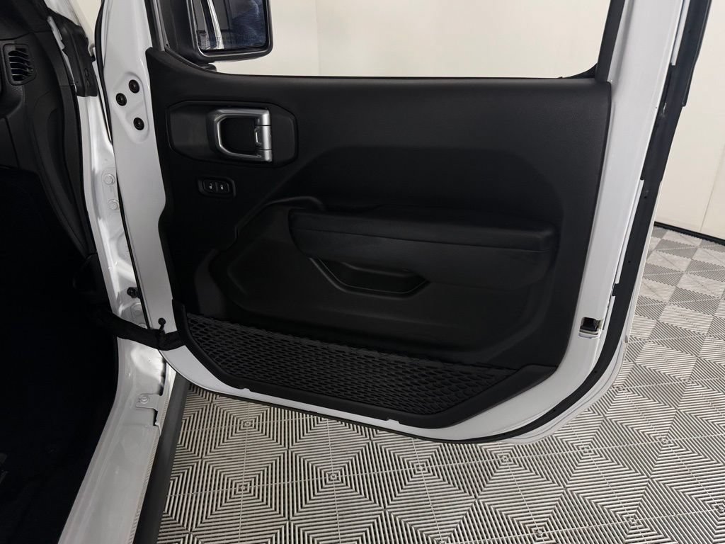 Used 2023 Jeep Wrangler Unlimited Rubicon 4xe AWD/4WD image 34