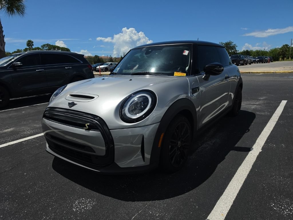 Used 2024 MINI Cooper SE FWD image 6