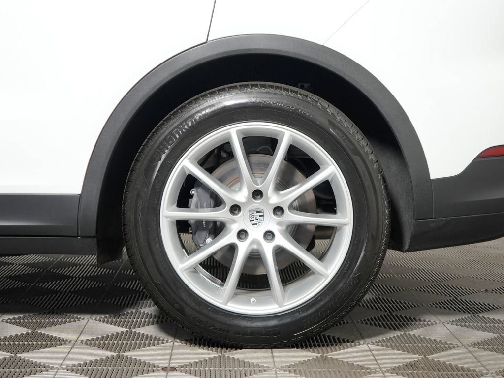 Certified 2024 Porsche Cayenne w/ Premium Package AWD/4WD image 14