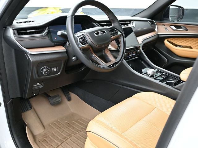 Used 2024 Jeep Grand Cherokee Summit image 22