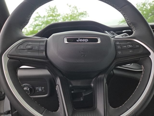 Used 2024 Jeep Grand Cherokee Altitude AWD/4WD image 32
