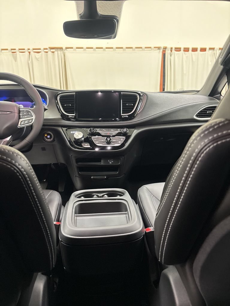New 2027 Chrysler Pacifica Select FWD image 19