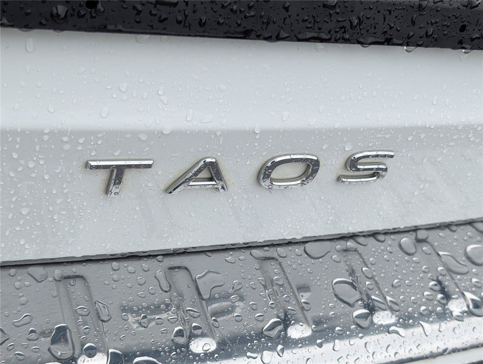 Used 2022 Volkswagen Taos SE w/ Panoramic Sunroof Package AWD/4WD image 9