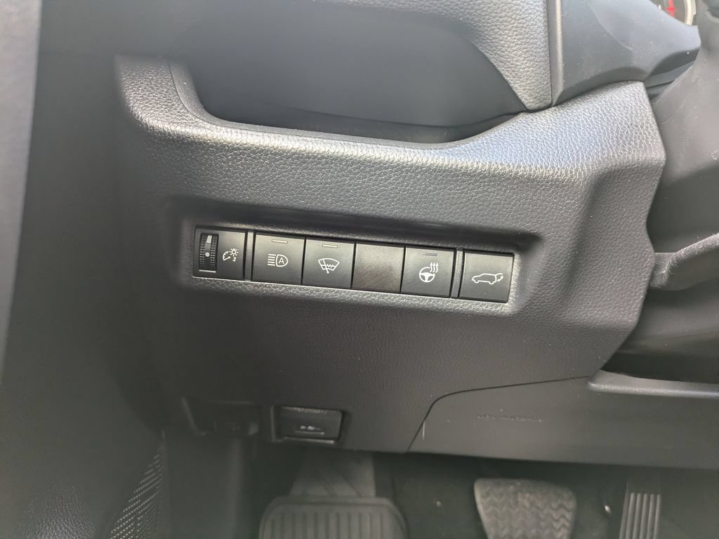 Used 2022 Toyota RAV4 XLE Premium AWD/4WD image 26