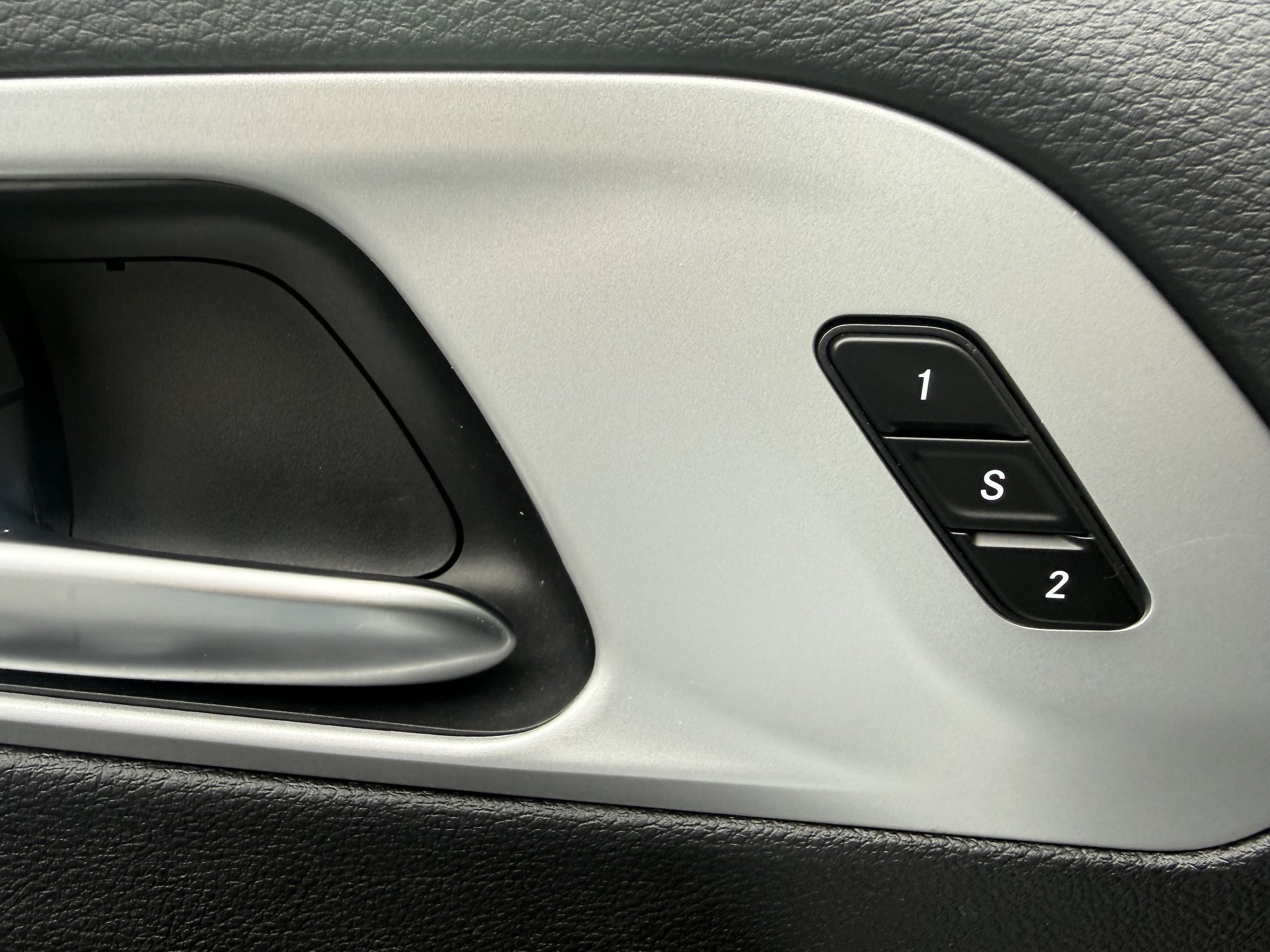 Used 2025 Chrysler Pacifica Select FWD image 20