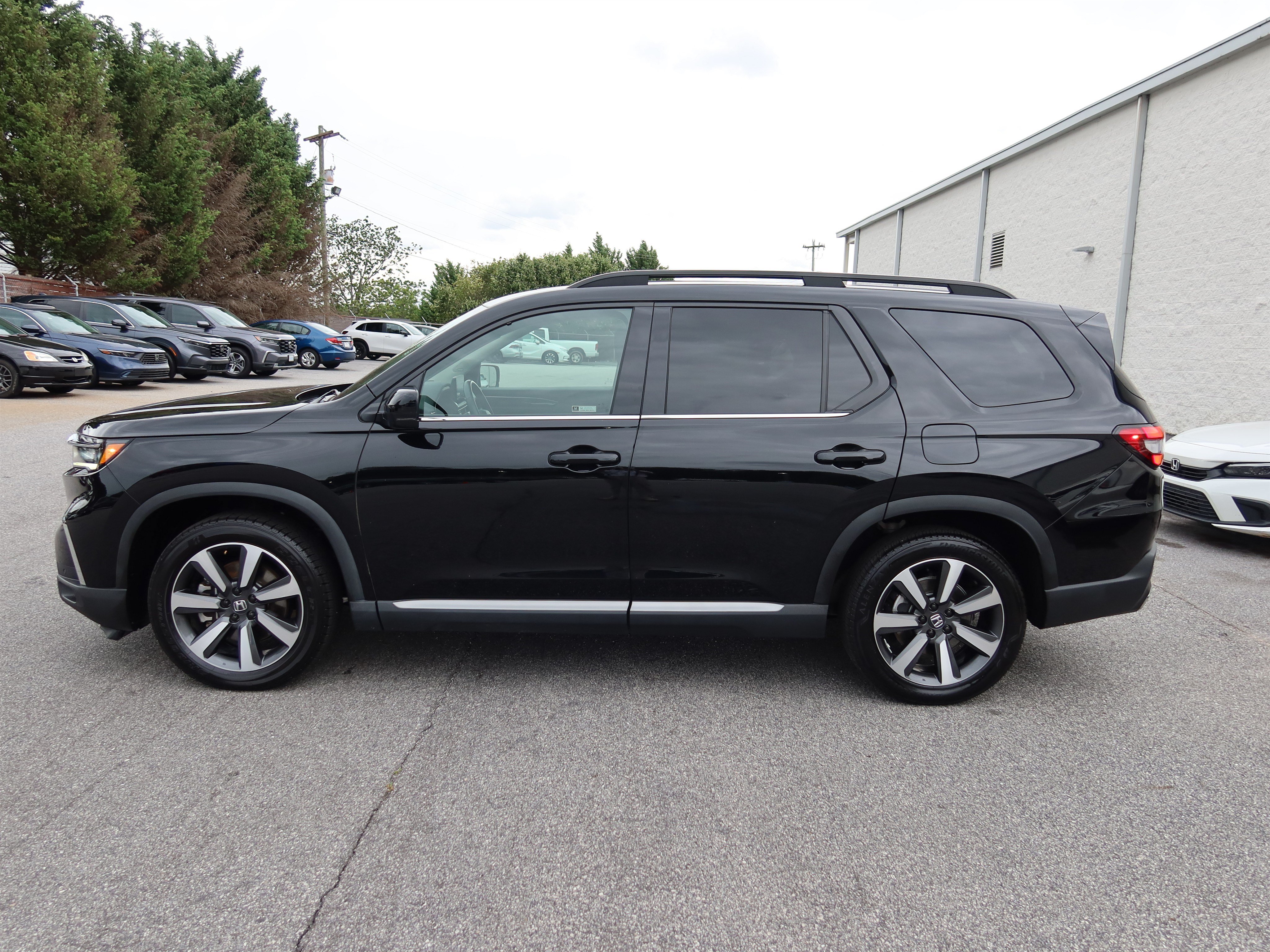 Used 2023 Honda Pilot Touring image 8