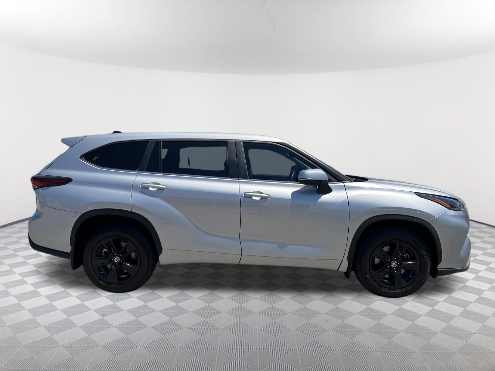 Certified 2024 Toyota Highlander LE AWD/4WD image 19