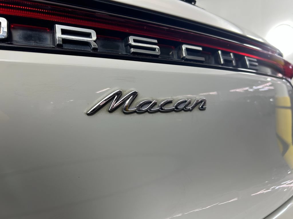 Certified 2019 Porsche Macan AWD/4WD image 12