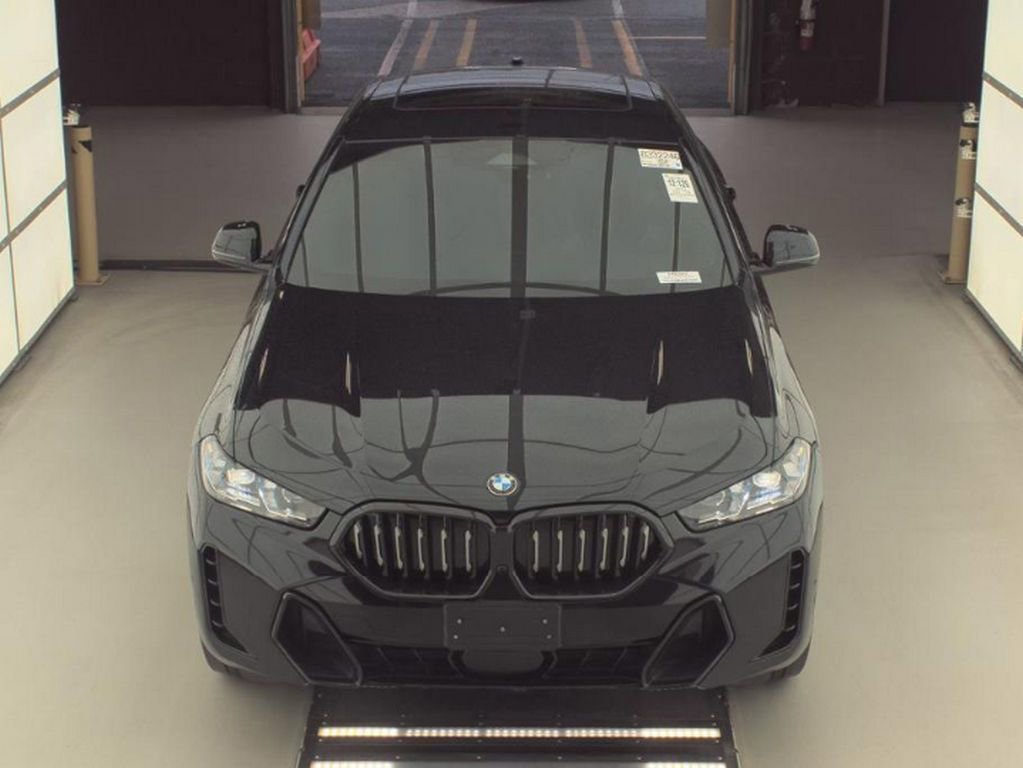 Used 2024 BMW X6 xDrive40i w/ Premium Package AWD/4WD image 3