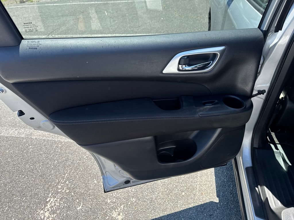 Used 2017 Nissan Pathfinder SV FWD image 32
