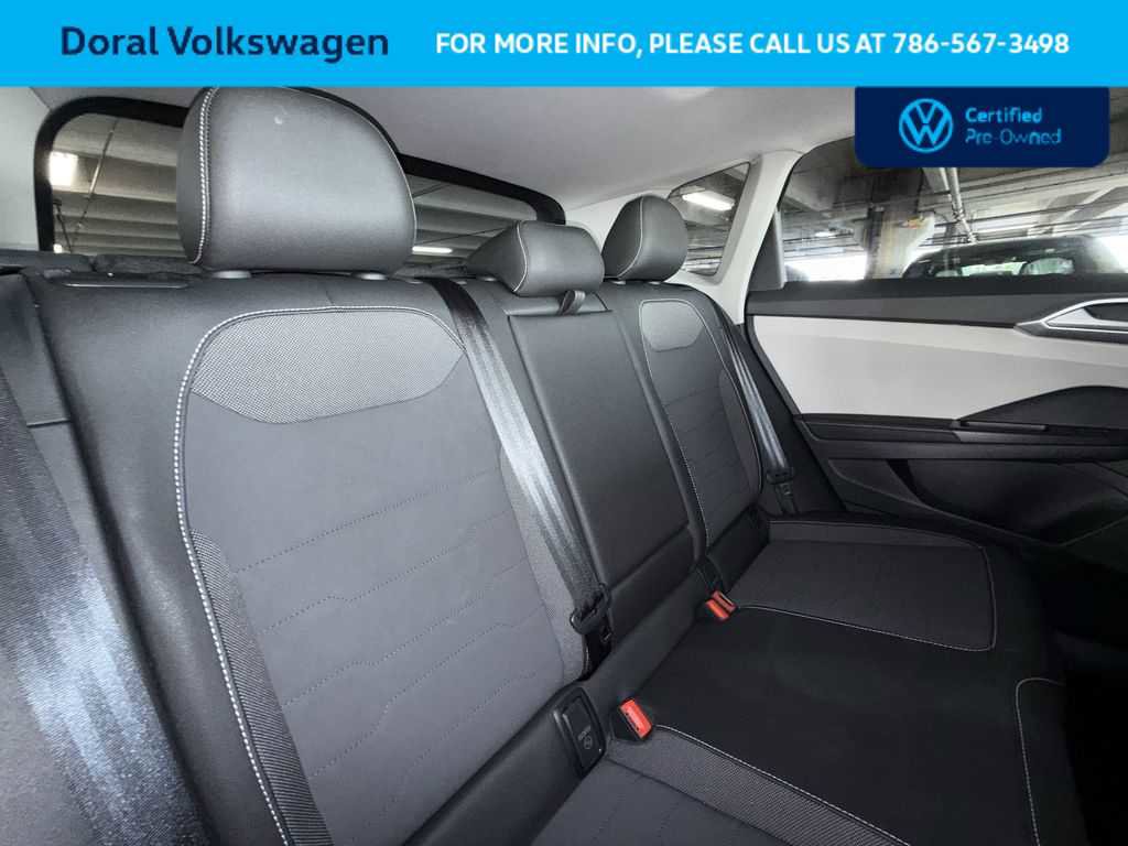 Used 2025 Volkswagen Taos SE FWD image 26