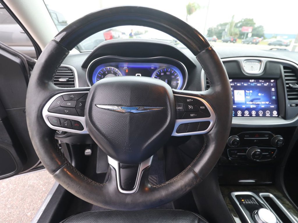 Used 2017 Chrysler 300 C RWD image 18