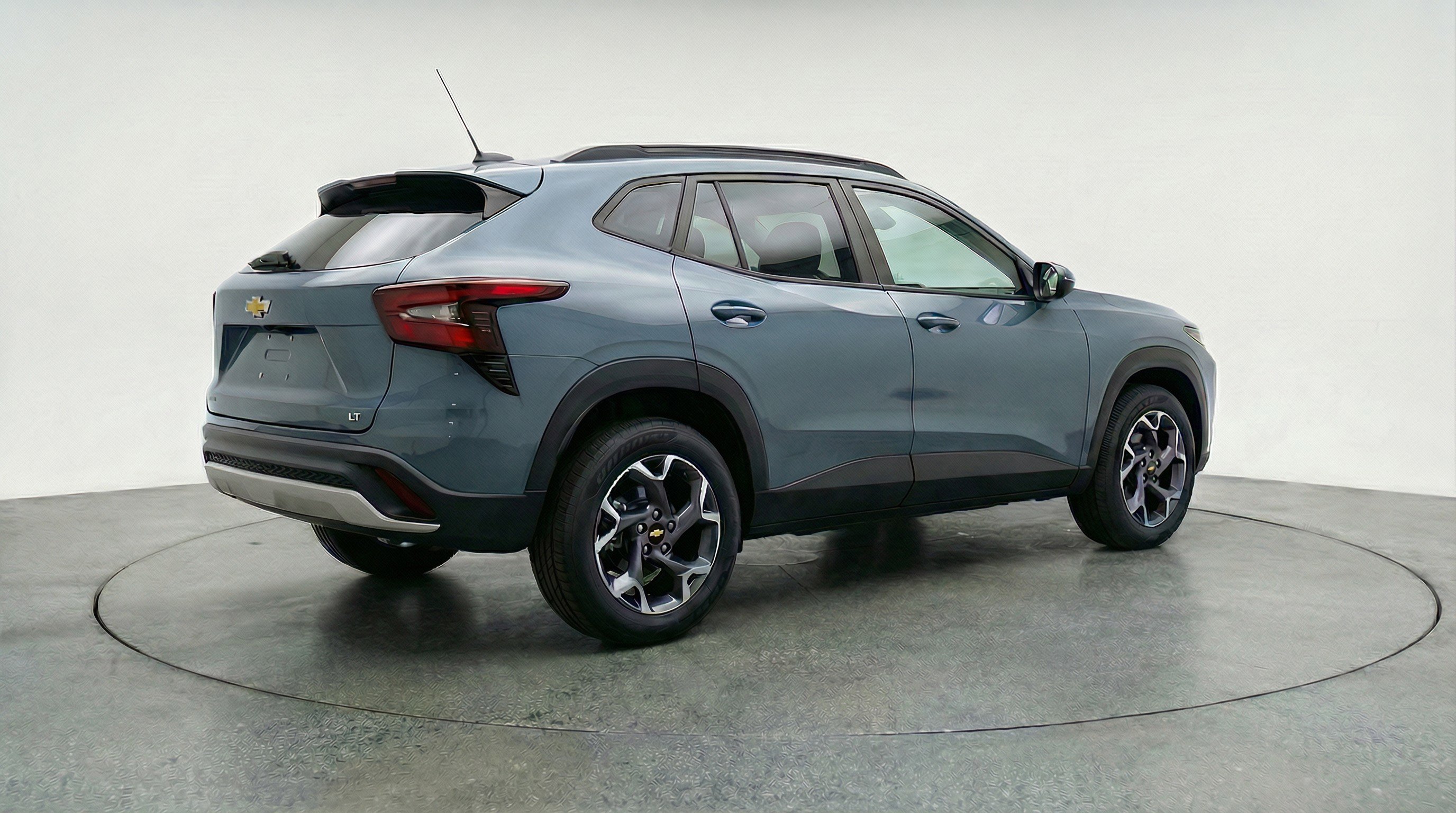 Used 2025 Chevrolet Trax LT FWD image 9