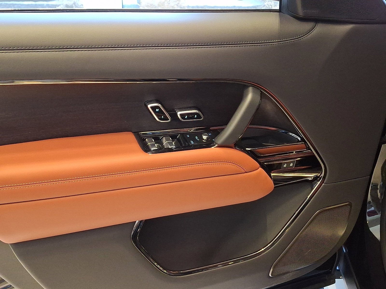 New 2026 Land Rover Range Rover SV AWD/4WD image 8