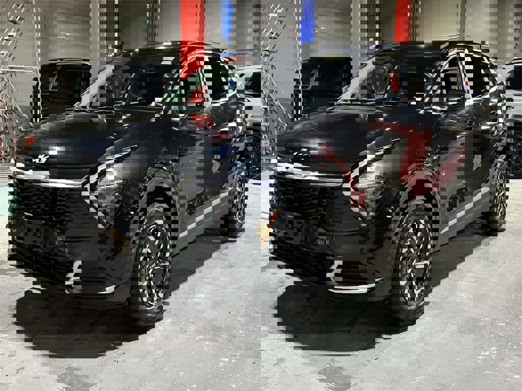 Used 2023 Kia Sportage LX image 7