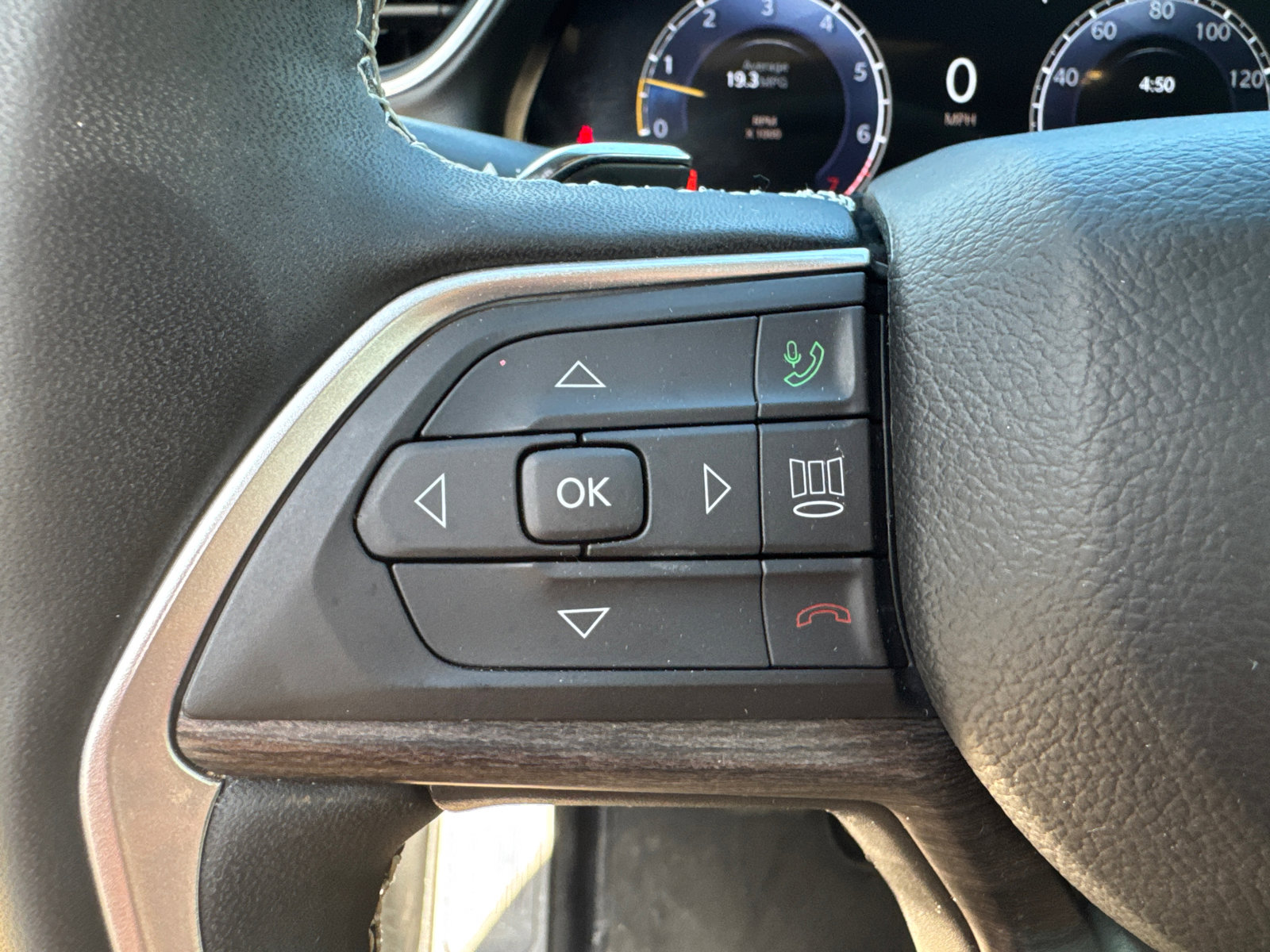 Used 2025 Jeep Grand Cherokee L Limited AWD/4WD image 35