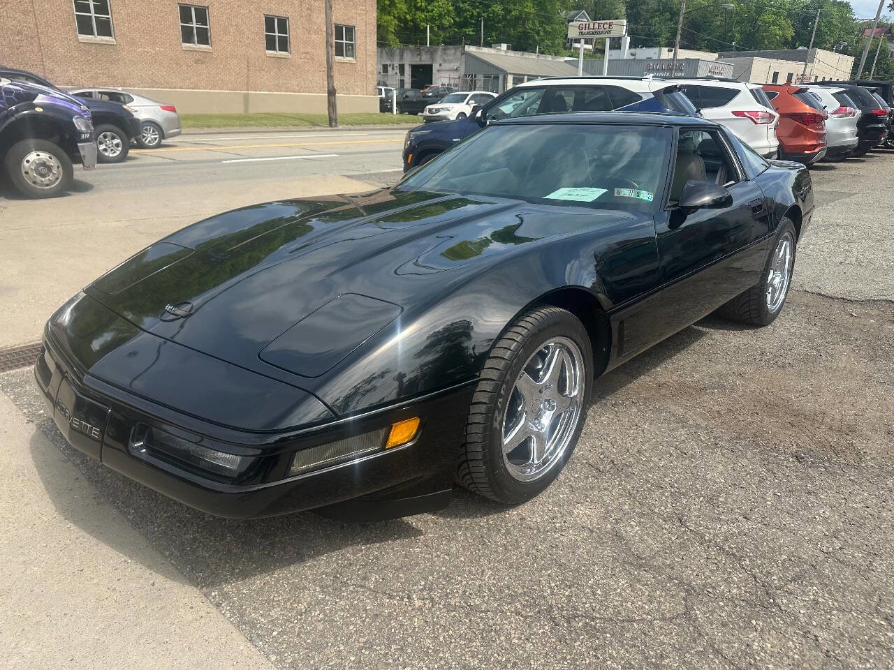 Used 1995 Chevrolet Corvette Coupe RWD image 3