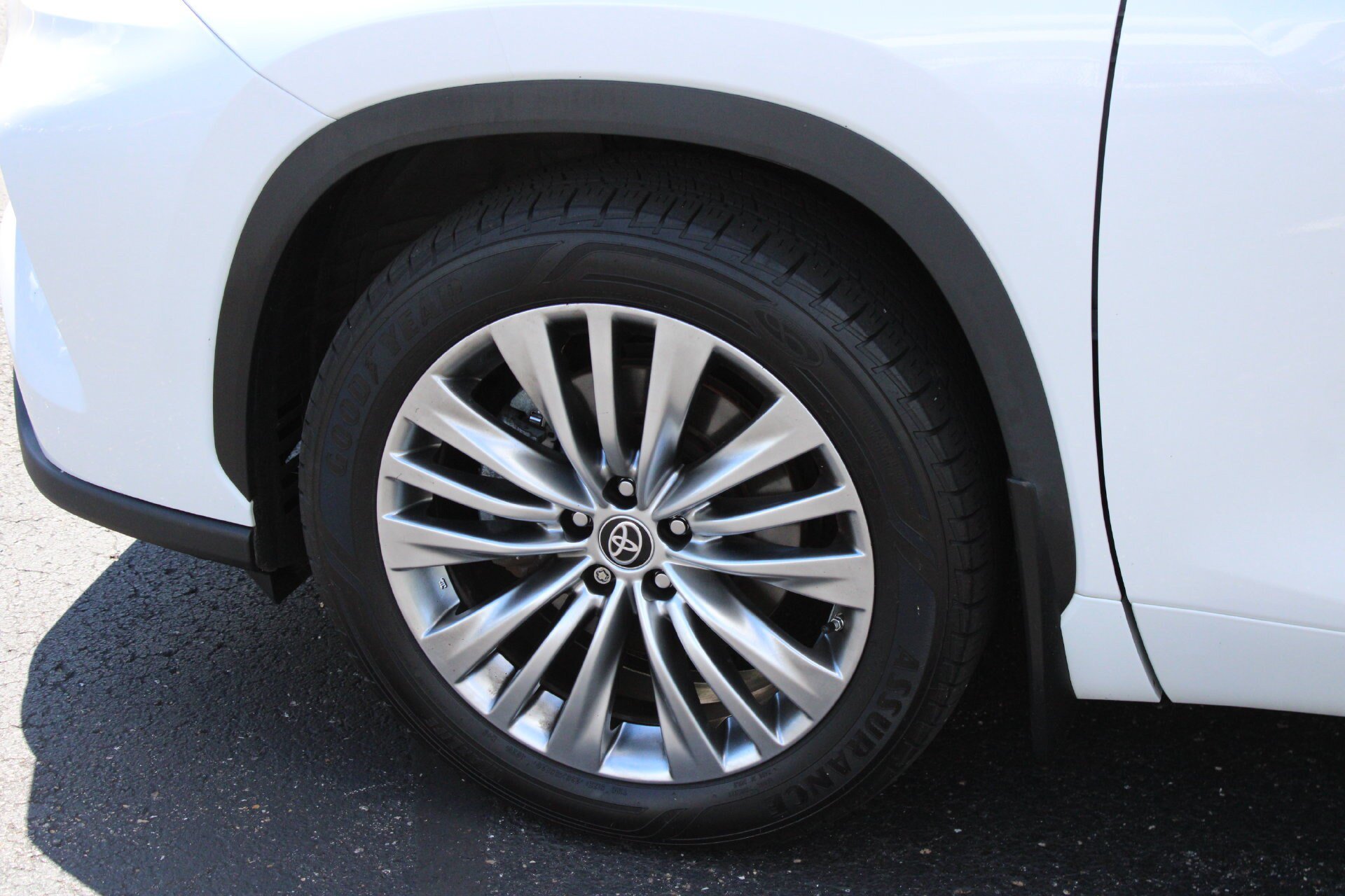 Used 2023 Toyota Highlander Platinum AWD/4WD image 10