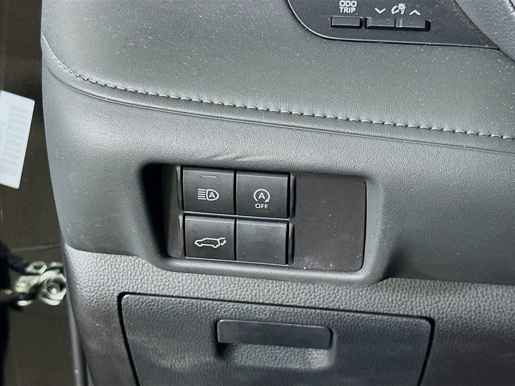 Used 2024 Toyota Highlander LE AWD/4WD image 22