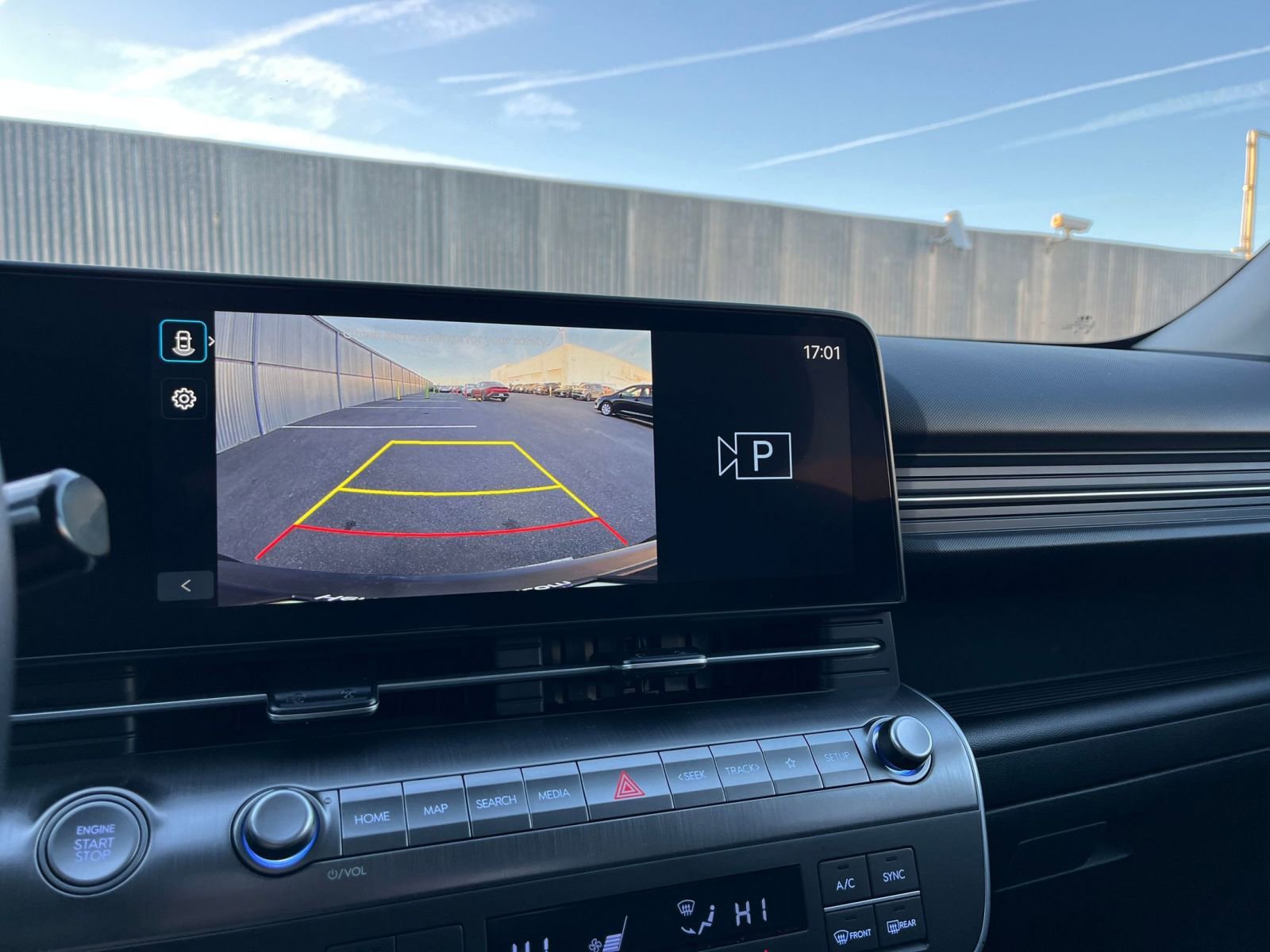 Used 2025 Hyundai Kona SEL image 17